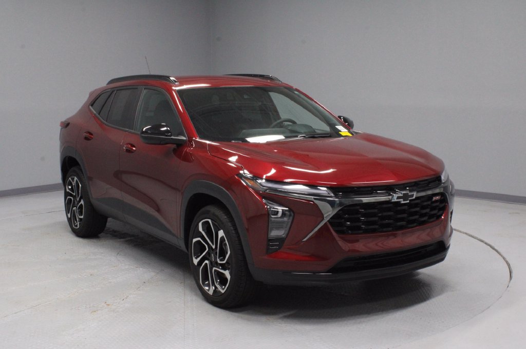 Used 2025 Chevrolet Trax RS w/ Driver Confidence Package FWD image 1