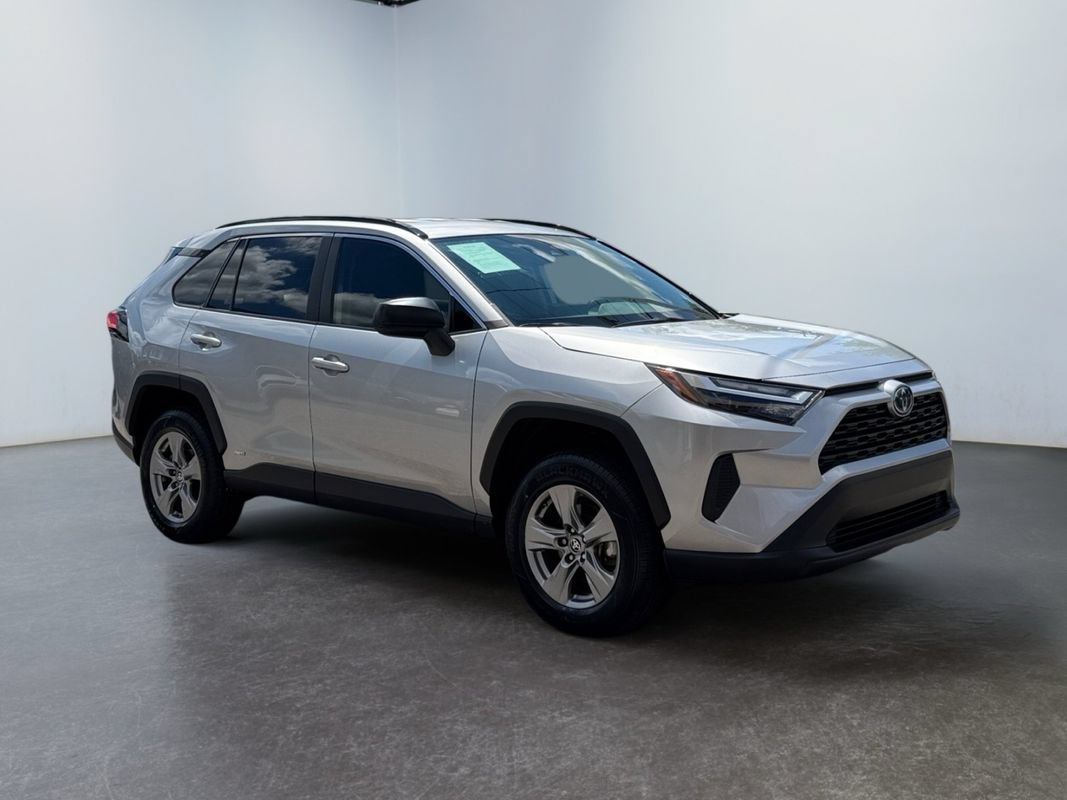 Used 2024 Toyota RAV4 LE AWD/4WD image 3