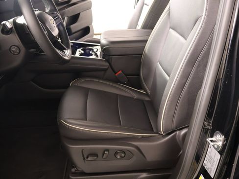Used 2025 Chevrolet Tahoe Premier AWD/4WD image 13