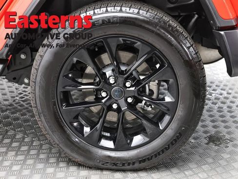 Used 2025 Jeep Wrangler Unlimited Sahara image 8