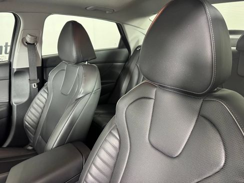 Used 2025 Hyundai Elantra Limited FWD image 10