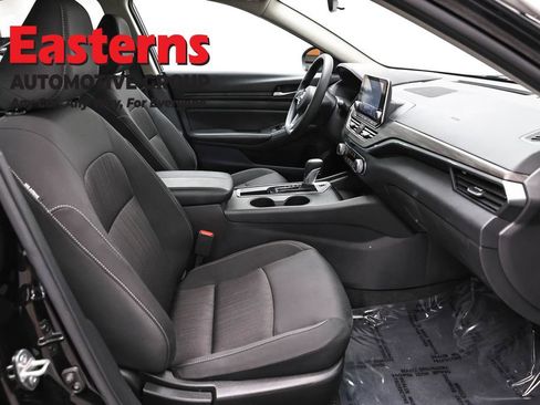 Used 2025 Nissan Altima 2.5 SV FWD image 24