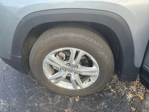 Used 2024 GMC Terrain SLE AWD/4WD image 16