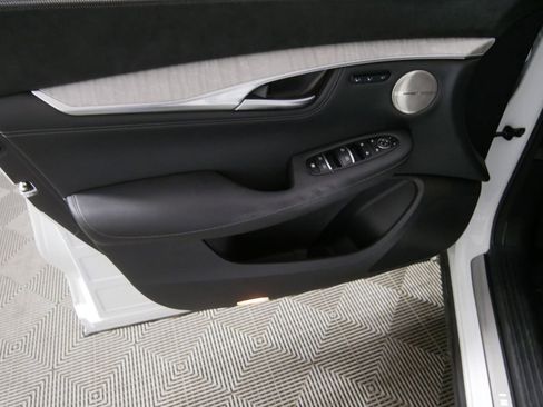 Used 2024 INFINITI QX50 Sensory image 13