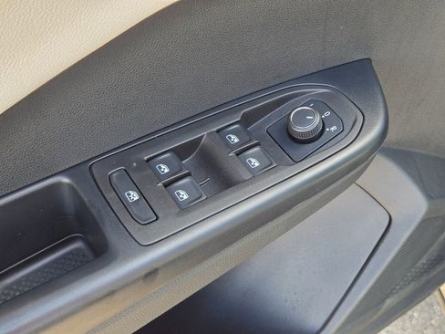 Certified 2025 Volkswagen Taos S FWD image 15