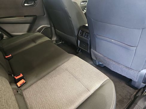 Used 2023 Nissan Rogue SV FWD image 11