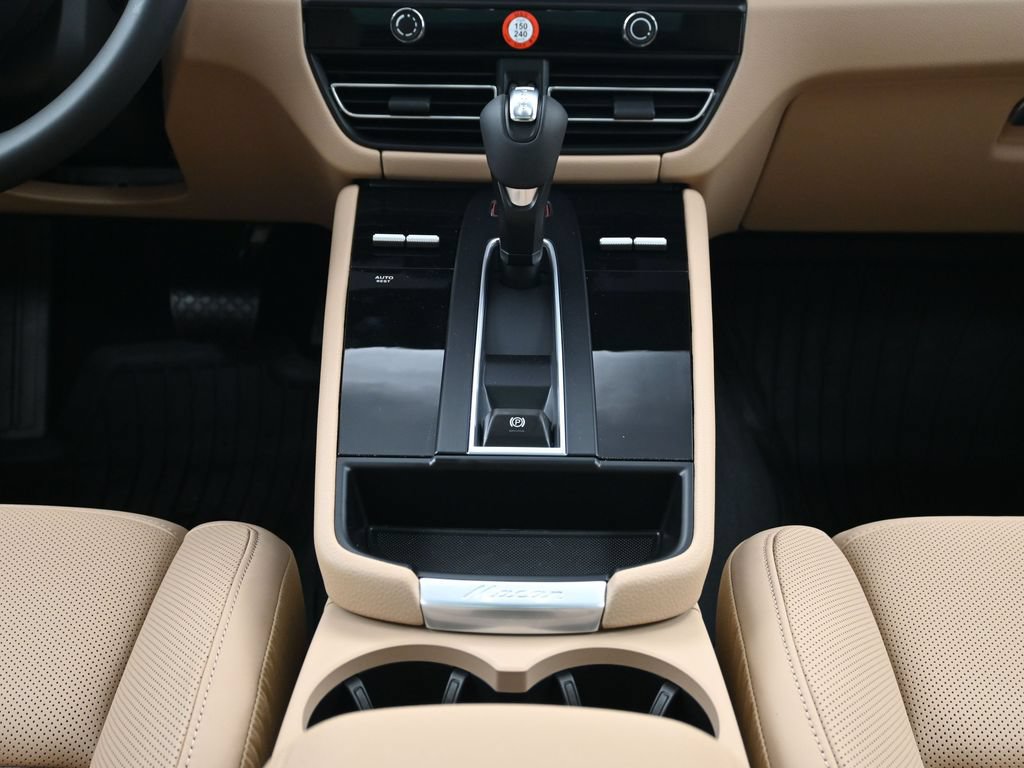Certified 2026 Porsche Macan AWD/4WD image 10