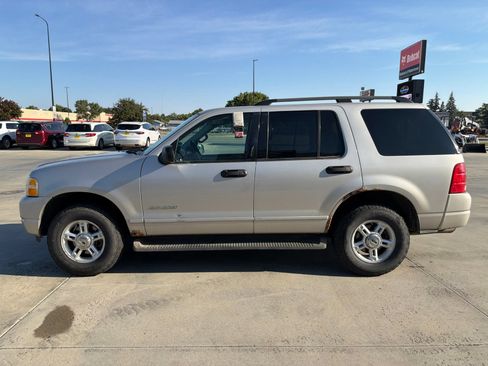 Used 2004 Ford Explorer XLT AWD/4WD image 5