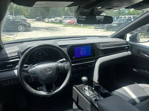 Used 2025 Toyota Camry SE FWD image 14