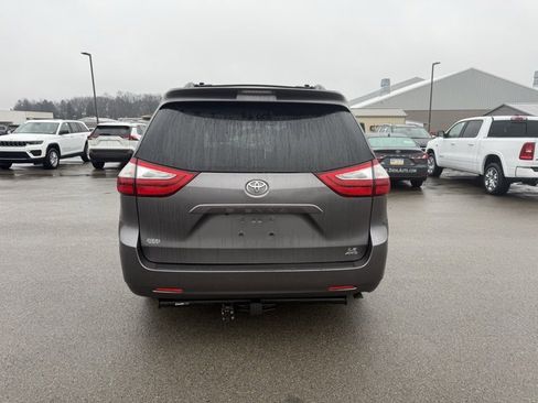 Used 2017 Toyota Sienna LE image 7