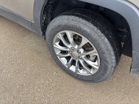 Used 2020 Jeep Cherokee Latitude Plus w/ Cold Weather Group image 7