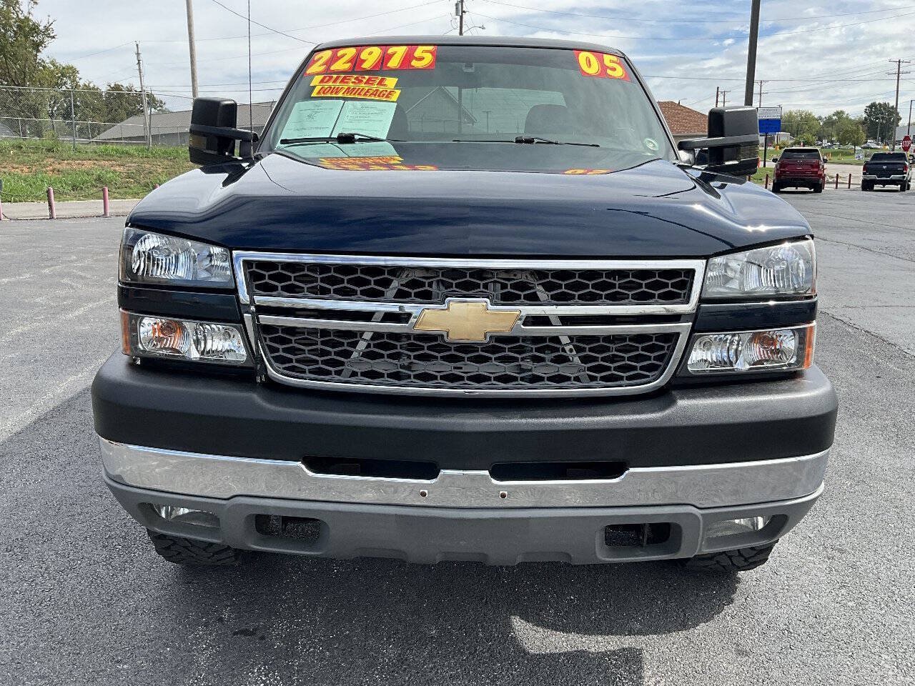 Used 2005 Chevrolet Silverado 2500 LS w/ Heavy-Duty Power Package AWD/4WD image 8