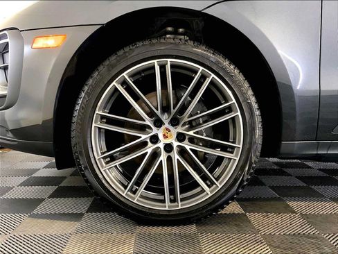 Certified 2026 Porsche Macan AWD/4WD image 11