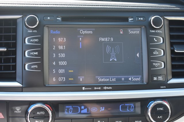 Used 2018 Toyota Highlander XLE FWD image 27