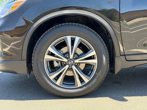 Used 2020 Nissan Rogue SV w/ Sun & Sound Touring Package FWD image 10