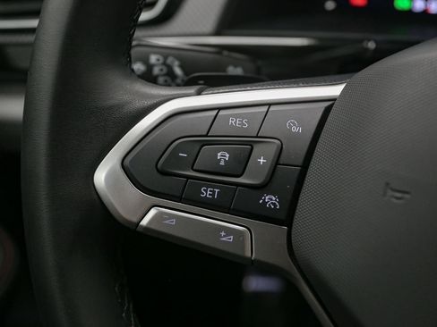 Certified 2025 Volkswagen Atlas Peak Edition SE AWD/4WD image 40