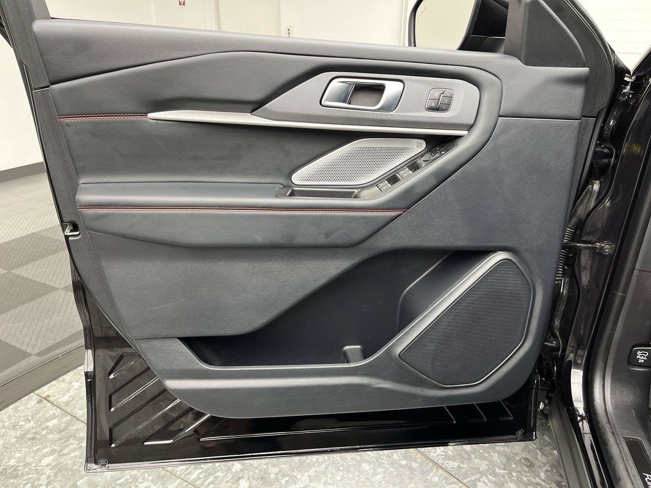 Certified 2025 Ford Explorer ST AWD/4WD image 9