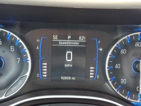 Used 2022 Chrysler Voyager LX FWD image 22