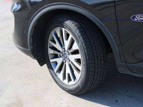 Used 2020 Ford Escape Titanium image 9