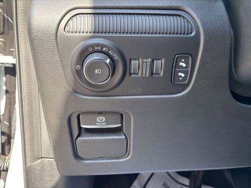 Used 2023 Jeep Wagoneer Series III w/ Preferred Equipment Group AWD/4WD image 62