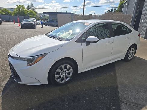 Used 2022 Toyota Corolla LE FWD image 1