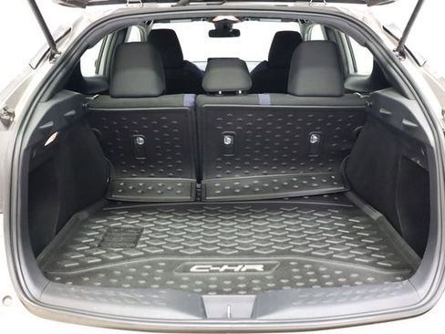 Used 2020 Toyota C-HR XLE FWD image 29