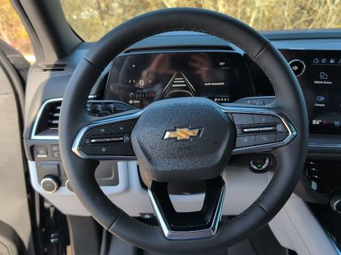 New 2026 Chevrolet Suburban Premier image 22