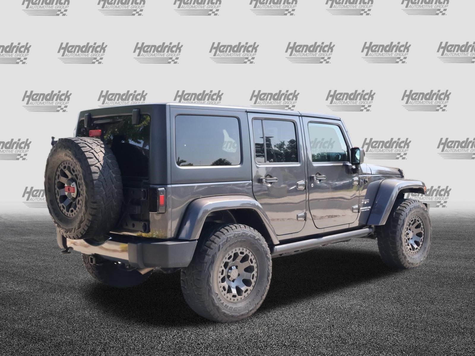 Used 2017 Jeep Wrangler Unlimited Sahara w/ Connectivity Group AWD/4WD image 9