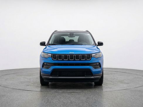 Used 2025 Jeep Compass Limited AWD/4WD image 2