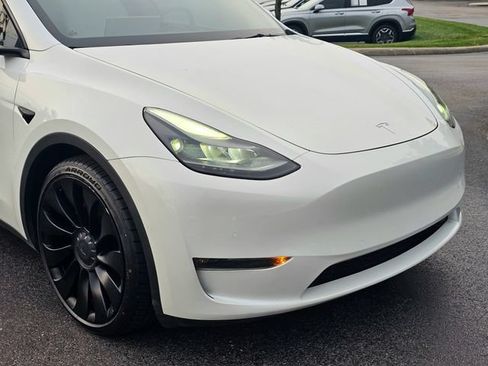 Used 2022 Tesla Model Y Performance AWD/4WD image 2