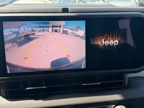 Used 2024 Jeep Wrangler Unlimited w/ Convenience Group AWD/4WD image 9