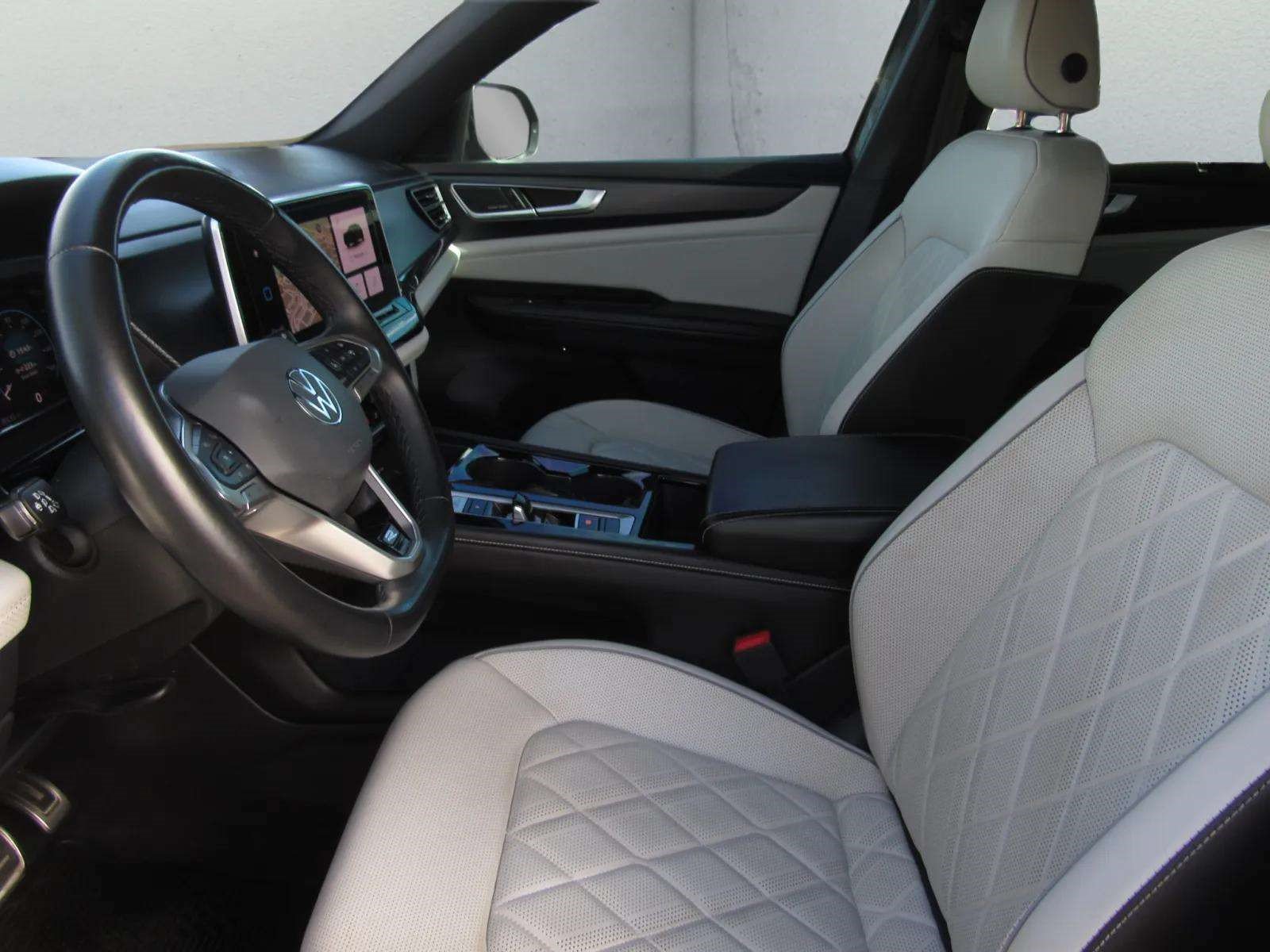 Used 2024 Volkswagen Atlas Cross Sport SEL Premium R-Line AWD/4WD image 15