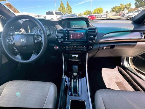 Used 2017 Honda Accord EX image 17