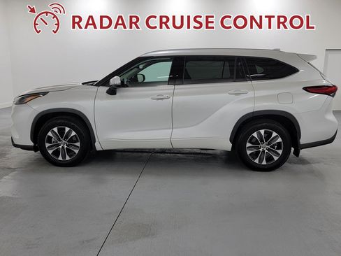 Used 2022 Toyota Highlander XLE AWD/4WD image 6