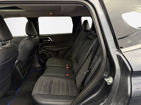 Used 2024 Mitsubishi Outlander 4WD Plug-In Hybrid image 24