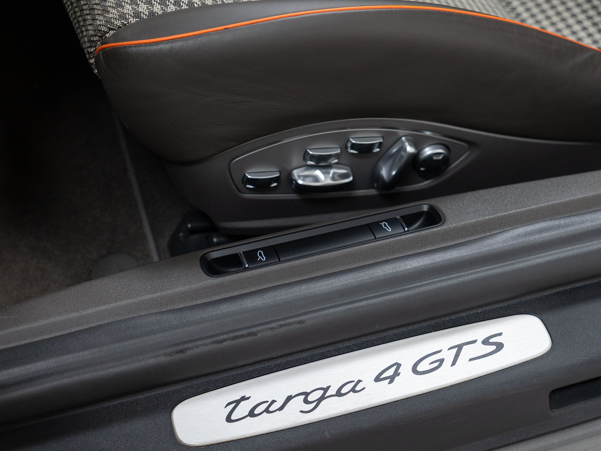 Certified 2018 Porsche 911 Targa 4 GTS AWD/4WD image 17
