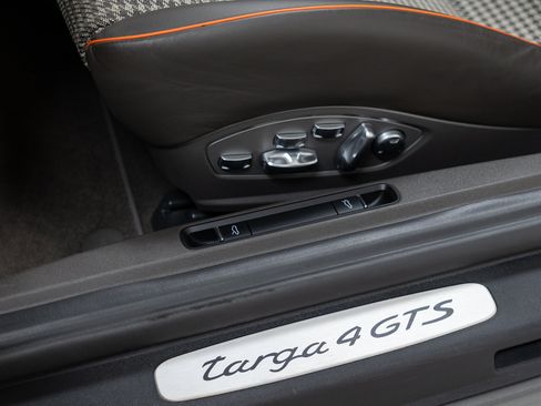 Certified 2018 Porsche 911 Targa 4 GTS AWD/4WD image 17