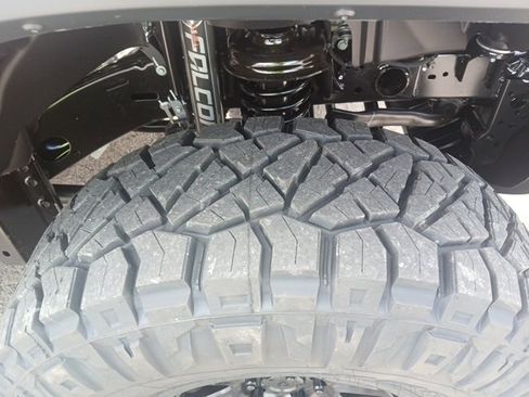 New 2025 Jeep Gladiator Sport image 11