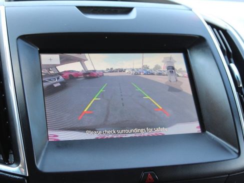 Used 2020 Ford Edge Titanium image 19