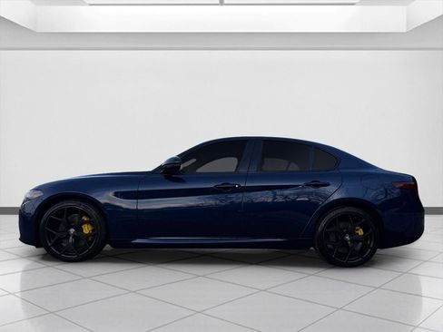 Used 2020 Alfa Romeo Giulia Sprint w/ Nero Edizione image 6