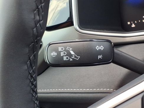 Certified 2025 Volkswagen Taos SE AWD/4WD image 34