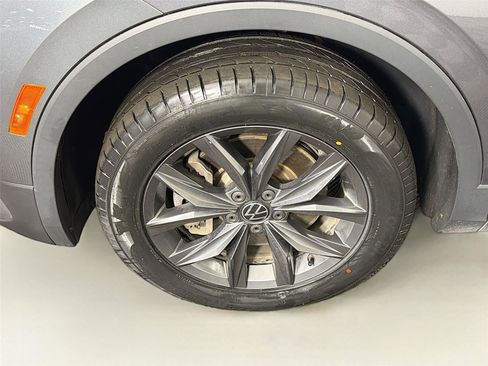 Used 2022 Volkswagen Tiguan SE AWD/4WD image 32
