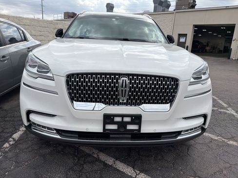 Used 2023 Lincoln Aviator Reserve w/ Equipment Group 201A image 2
