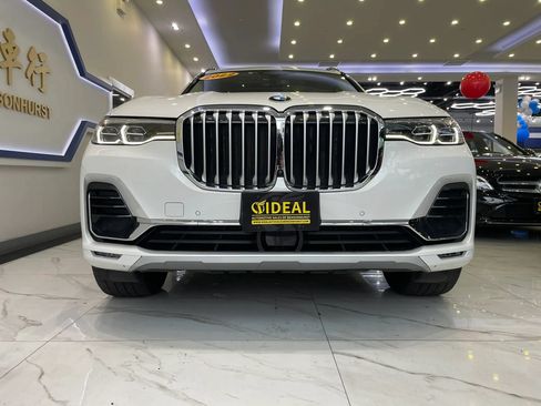 Used 2022 BMW X7 xDrive40i w/ Premium Package AWD/4WD image 3