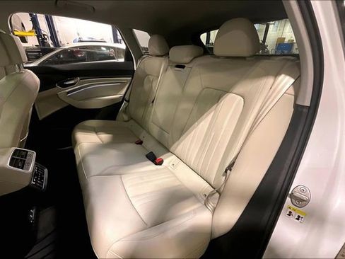 Used 2024 Audi Q8 e-tron Premium Plus w/ Premium Plus Package image 26