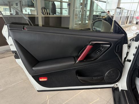 Used 2014 Nissan GT-R Black Edition image 18