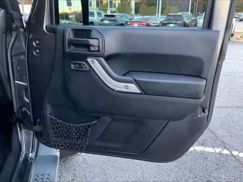 Used 2017 Jeep Wrangler Sahara w/ Connectivity Group image 19