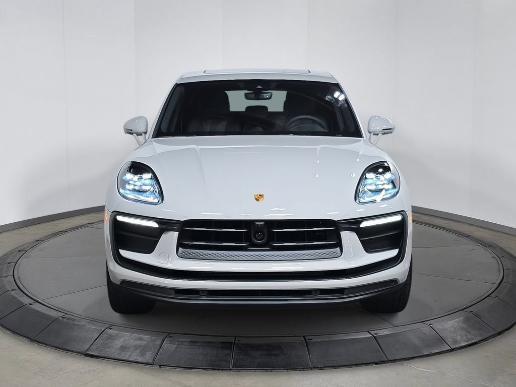 Certified 2026 Porsche Macan AWD/4WD image 10
