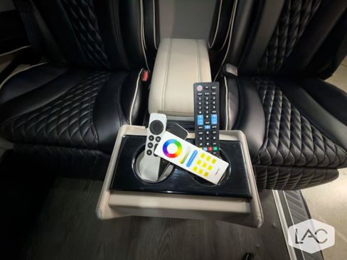 Used 2018 Mercedes-Benz Sprinter 2500 image 22