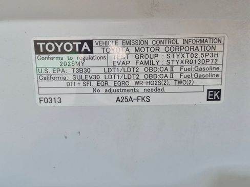 Used 2025 Toyota RAV4 XLE FWD image 23